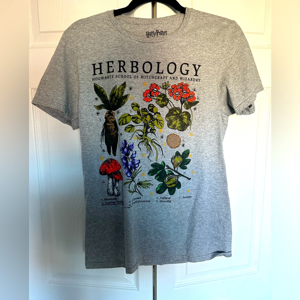 NWOT - Harry Potter Herbology Tshirt - S